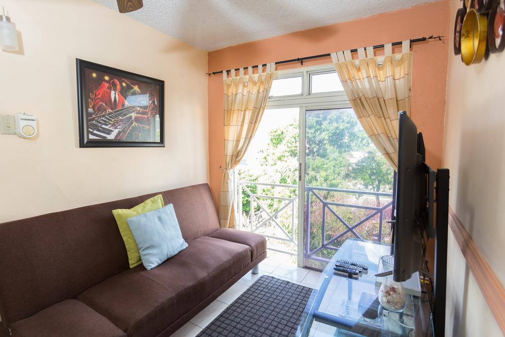 Cozy Accommodations Kingston Bagian luar foto